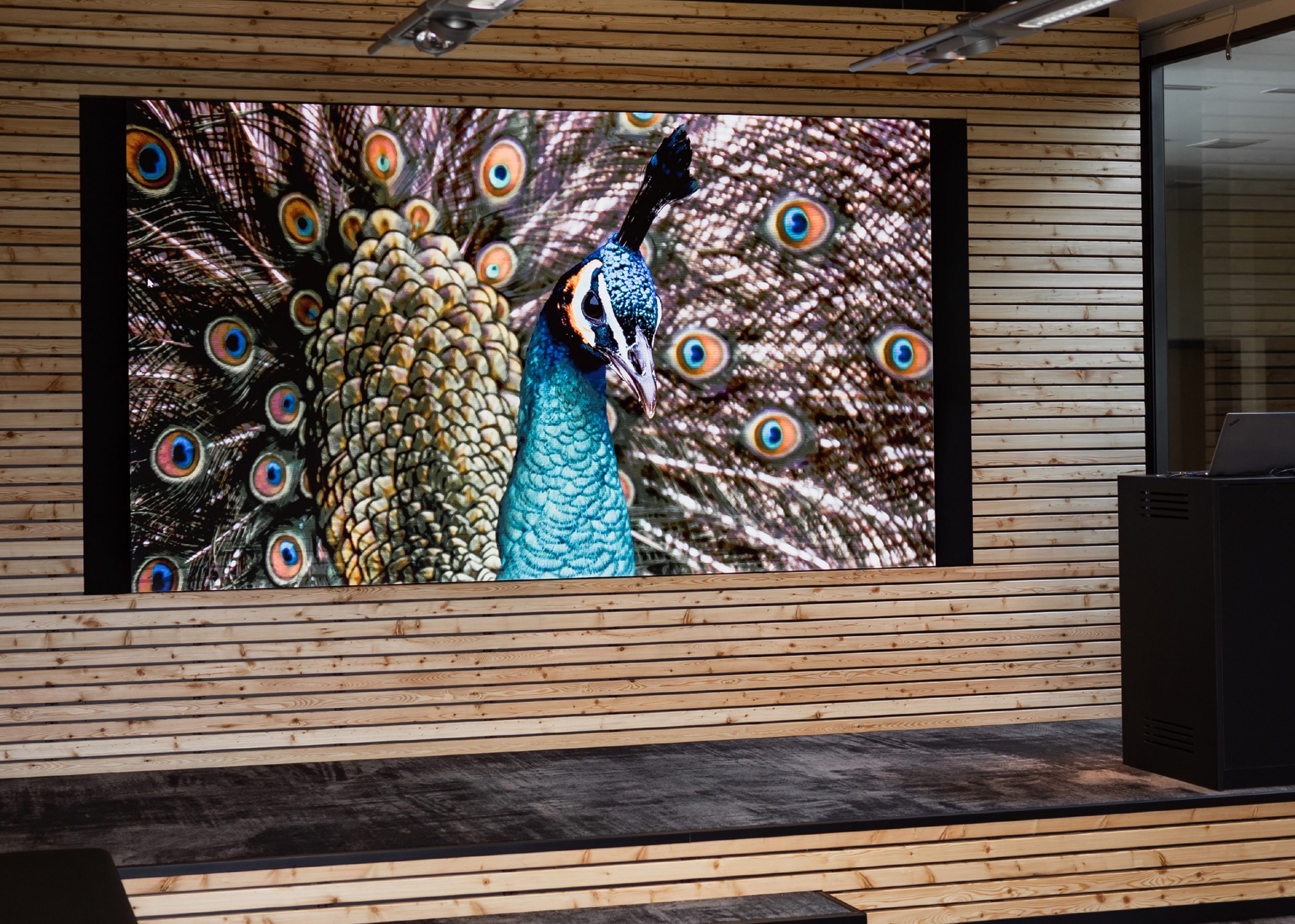 LED Wall04 scaled - VST GmbH Saalfeld: Technik & IT für Video, Foto & Audio